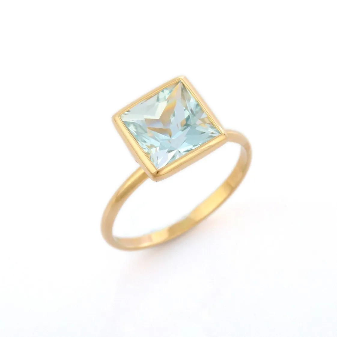 18K Gold Aquamarine Ring