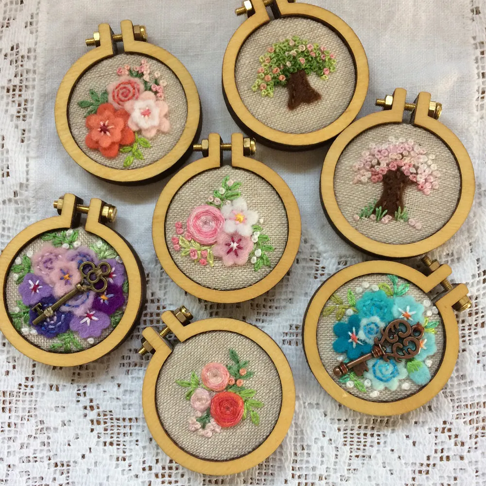 50mm round Mini Embroidery Hoop Lasercut Frame Cross Stitch Frame Tiny Embroidery Pendant Tiny Hoop diy Embroidery Pendant 1pcs