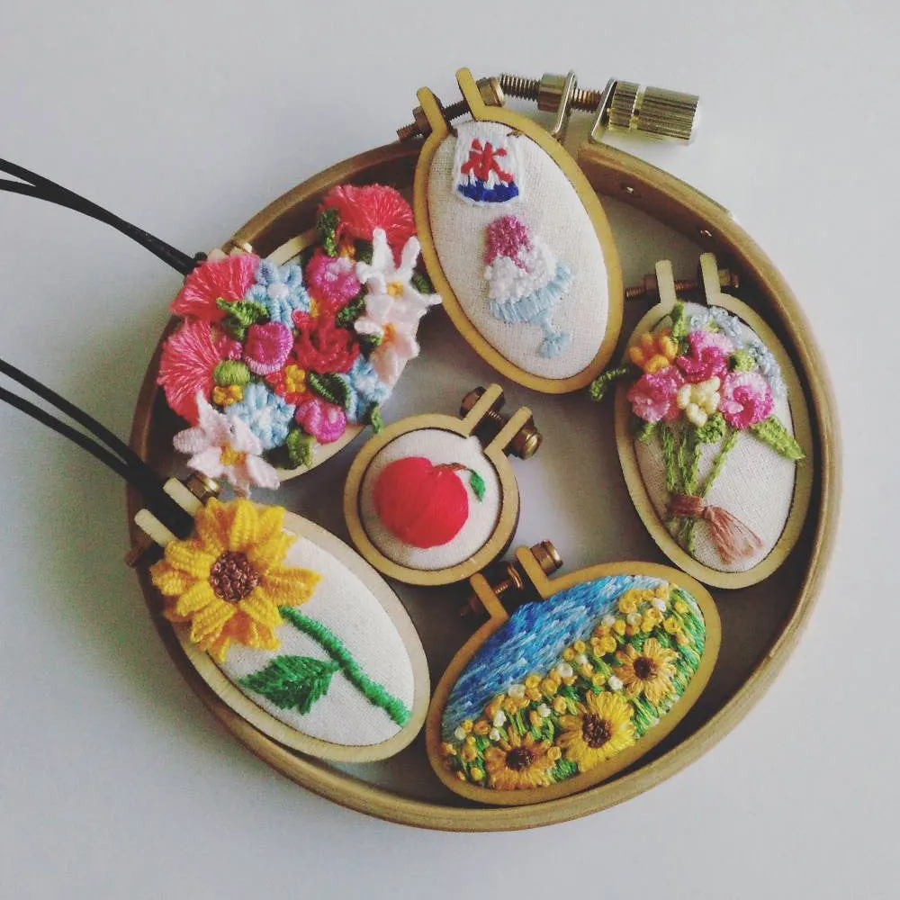 60*30mm oval (vertical) Mini Embroidery Hoop Lasercut Frame Cross Stitch Frame Tiny Embroidery Pendant Tiny Hoop diy Embroidery Pendant 1pcs