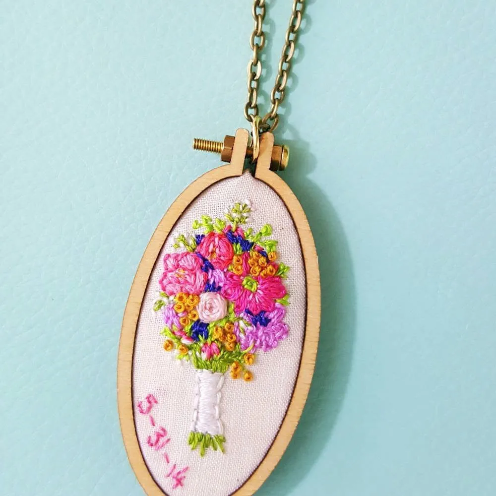 60*30mm oval (vertical) Mini Embroidery Hoop Lasercut Frame Cross Stitch Frame Tiny Embroidery Pendant Tiny Hoop diy Embroidery Pendant 1pcs