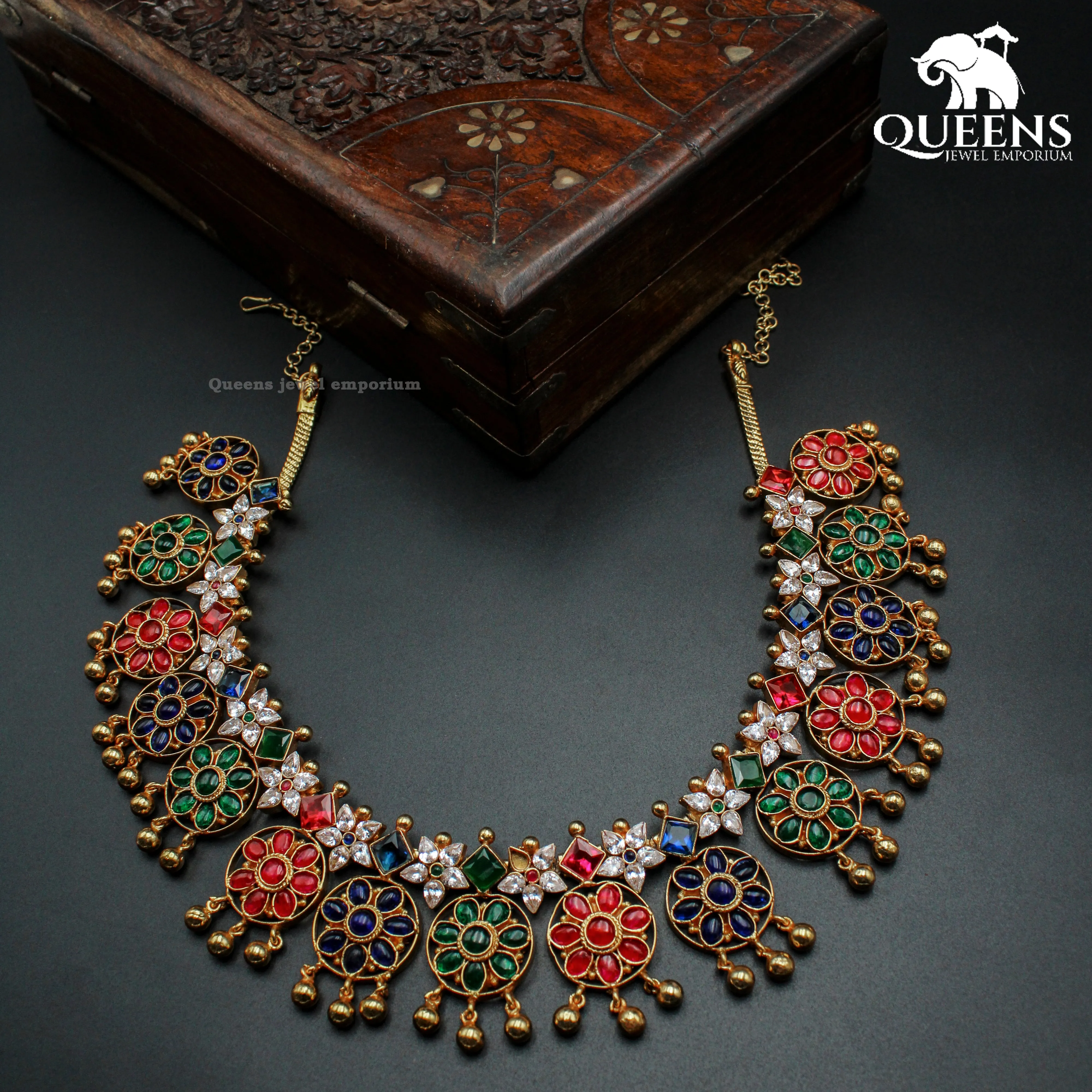 AASHIKA NECKLACE