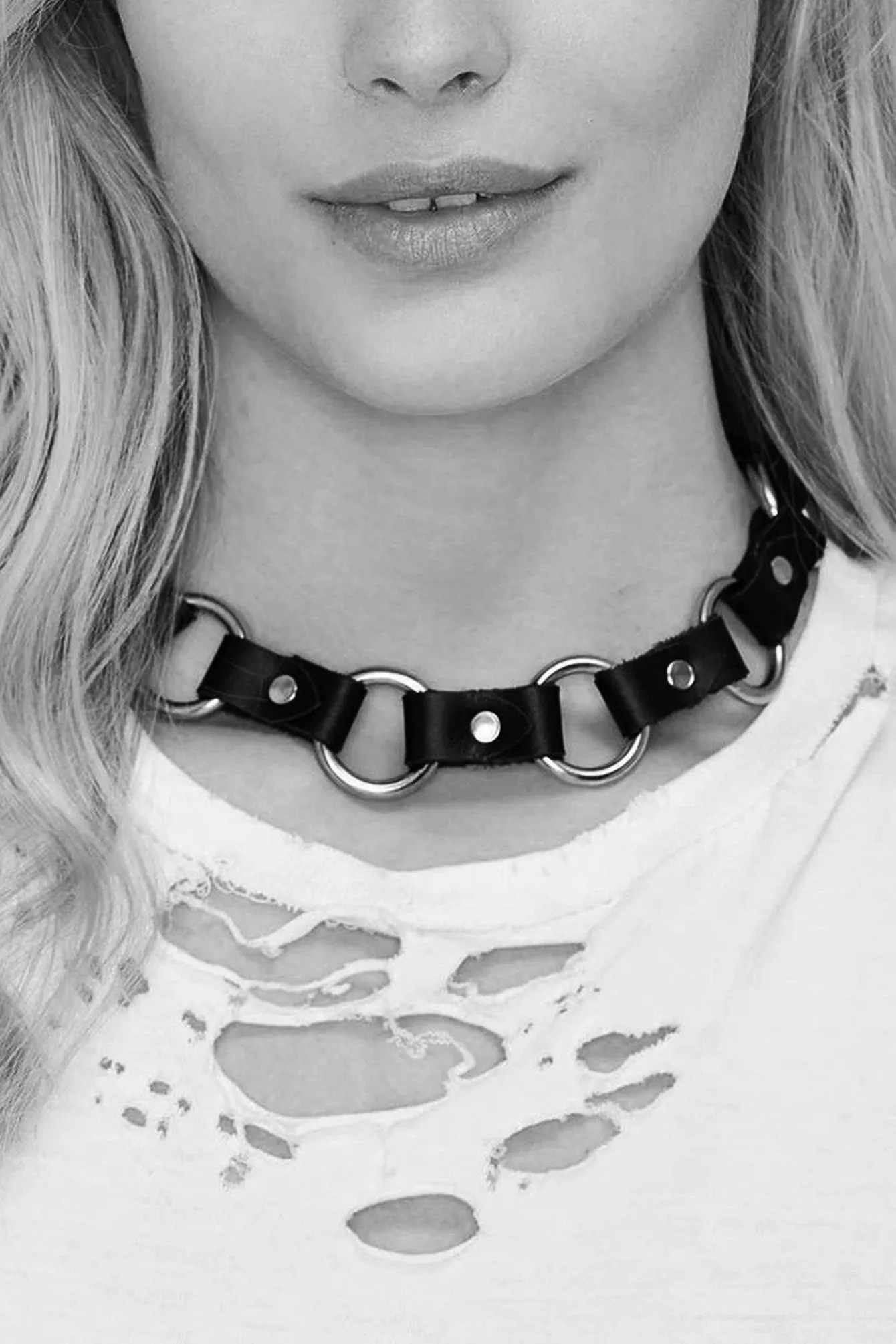 chainlink choker neckace.