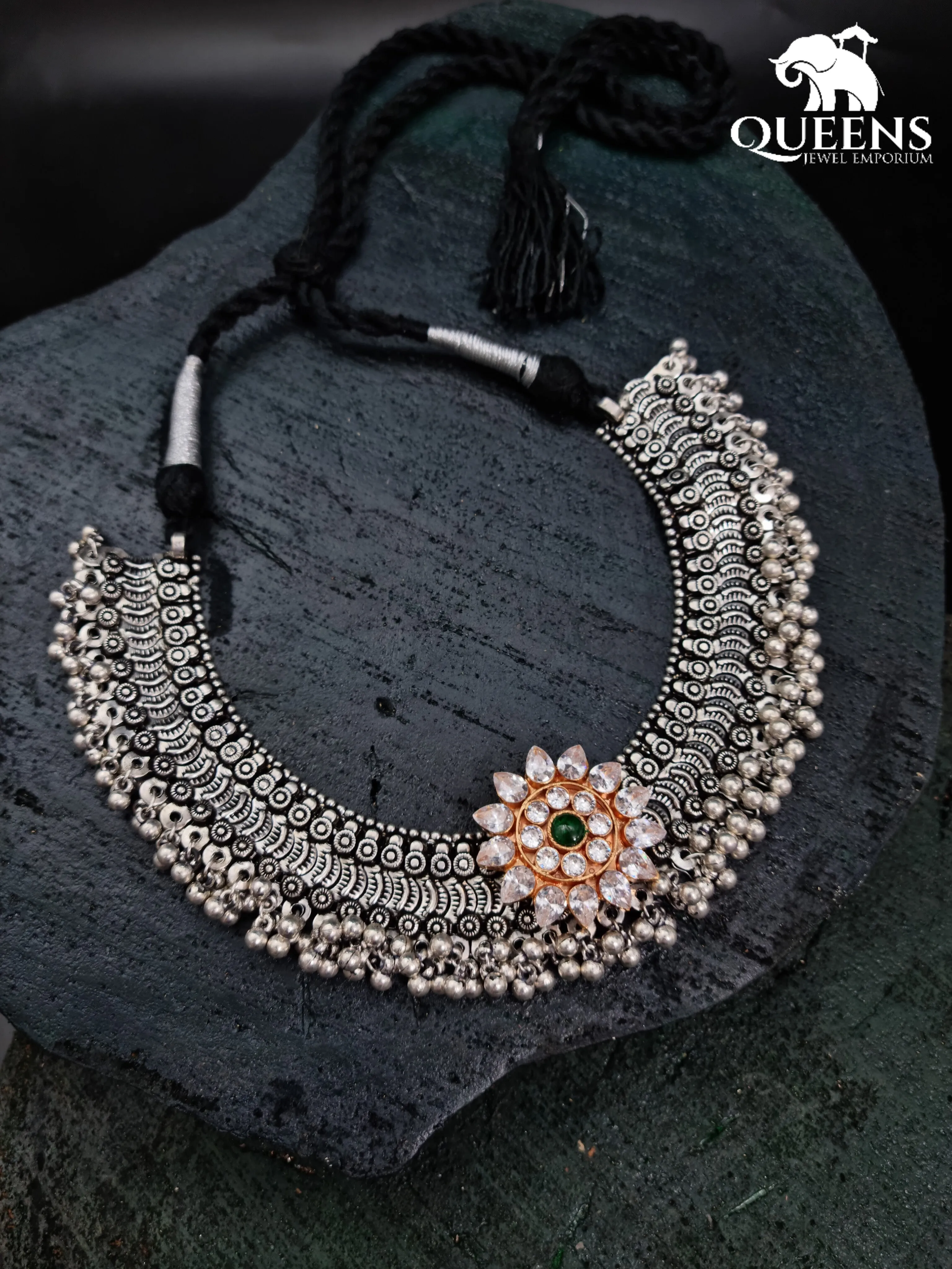 HYNDHAVI NECKLACE