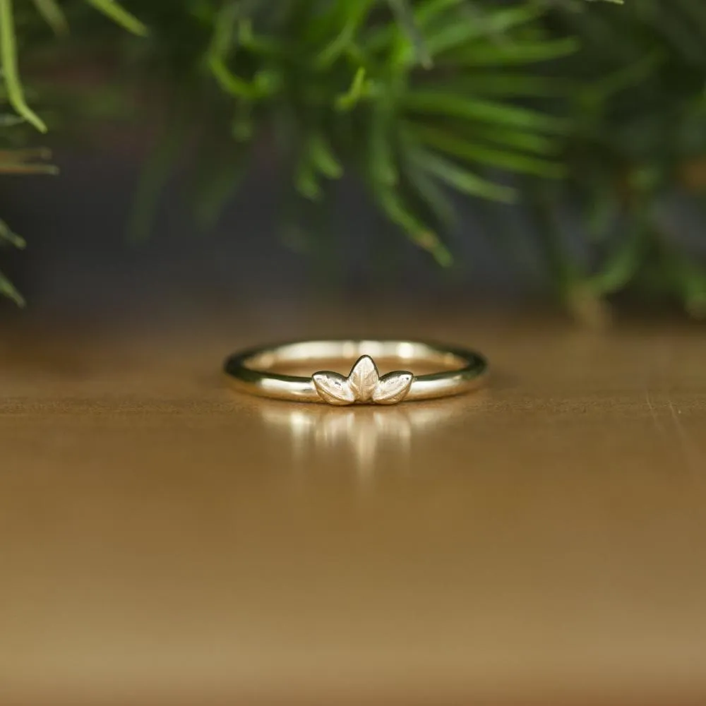 Three Leaves Wedding Band